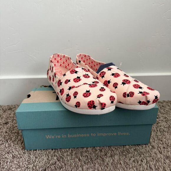 NIB Toms alpargata cloudbound, pink love bug print womens 7 1/2  Retail: $59 - Picture 2 of 7